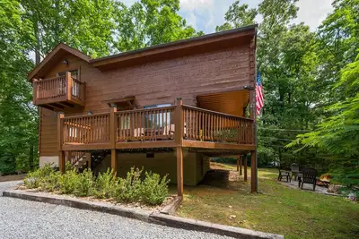 Image de Free Attractions, Outdoor Firepit, Hot Tub, Pool Table