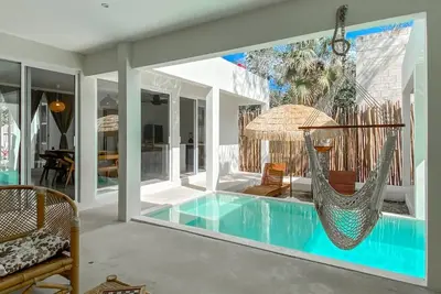 Image de Retreat in the jungle in this beautiful Villa  private pool-10 min to the beach!