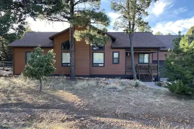 Image de Roomy and remodeled cabin - close to lakes & other activities!