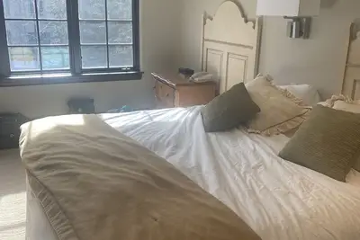 Image de St James 2 Br  place for one night tonight!