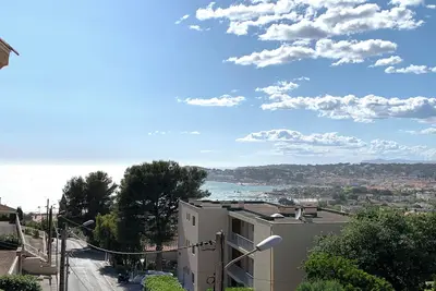 Image de Six-Fours les lones Vue Mer - superbe T2 42m2 climatisé /wifi terrasse /parkings