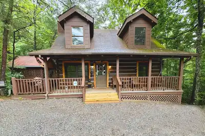 Image de Discover the Magic of the Smoky Mountains at Nature’s Beauty Cabin in Sky Harbor