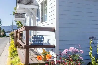 Image de Cottages on Monastery – A Downtown Sitka Retreat