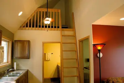 Image de Sitka Point Cabin is a 2 bedroom, 2 bath, 2 level cabin