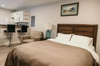 Image de Vance Towers Studio Rental in Downtown Sitka