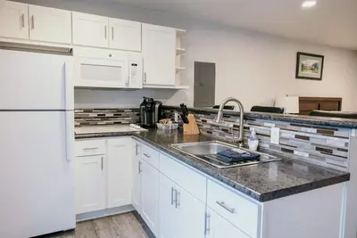 Image de Vance Towers Studio Rental in Downtown Sitka
