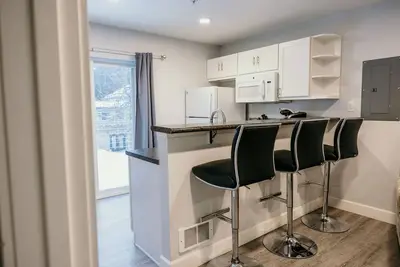 Image de A quad-plex that offers high-end comfort, combined with easy studio living.