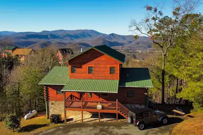 Image de Pigeon Forge 2 King Bedroom Cabin! Stunning Mtn View! Hot Tub! Game Room!
