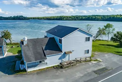Image de Oceanfront - Taunton Bay Combo 2 Apts & Cottage - sleeps up to 13 people!