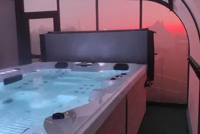 Image de Maison classée 3 etoiles avec jacuzzi privatisé accessible 24/24
