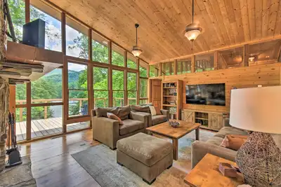 Image de Lakefront ‘Glass House’ Cabin w/ Mountain Views!