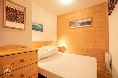 Image de Appartement fonctionnel avec terrasse ensoleillée.