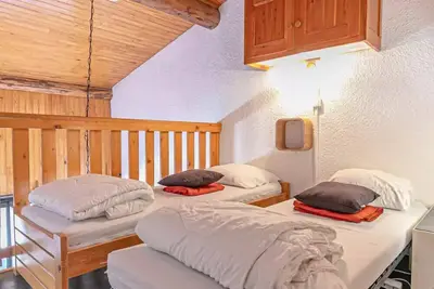 Image de Appartement mezzanine sous les toits avec une belle vue sur les montagnes.