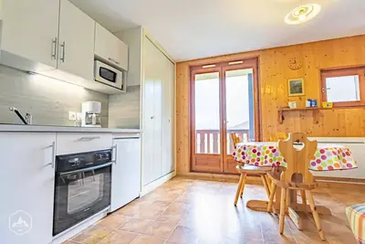 Image de Bel appartement avec vue dégagée sur les montagnes