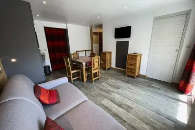 Image de Studio pour 4 entierement rénové ski aux pieds au coeur des Ménuires