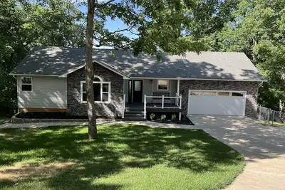 Image de Beautiful lake view home close to everything the Lake of the Ozarks has to offer