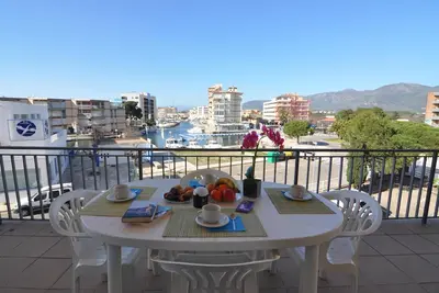 Image de Bienvenue dans notre confortable appartement à louer à Roses, Costa Brava! À seulement 300 mètres de la belle plage de Santa Margarita.