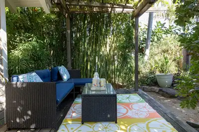 Image de Tropical Paradise Disneyland close in Fullerton California