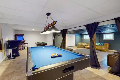 Image de Secluded getaway near the beach & town with game room and hot tub