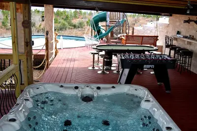 Image de Serene Escape Villa: Pool, Hot Tubs, Games, Sauna, & Steam Room & much more fun!