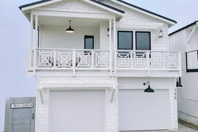 Image de Luxurious Home! Hot Tub! 2 min walk to Beach!