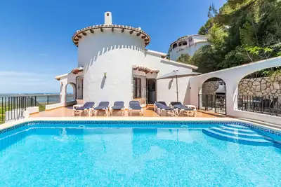 Image de Belle villa \"Villamax\" avec vue sur les orangeraies, les montagnes et la cĂ´te.