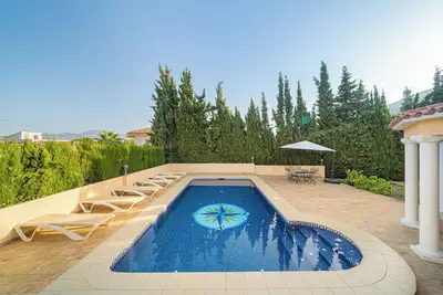 Image de Villa Casa Santana avec vue sur les montagnes, piscine, terrasses et Wi-Fi.