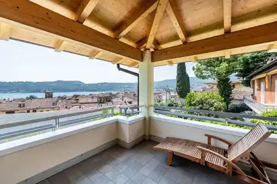 Appartement 'Rocchetta' avec vue sur le lac, Wi-Fi et climatisation
