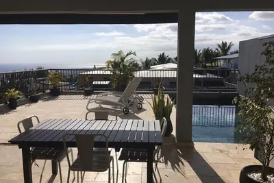 Image de Villa moderne avec vue mer et piscine