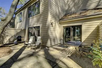 Image de Spacious 4-Bdrm Golf-view Villa w\/ Private Patio in the heart of Harbour Town