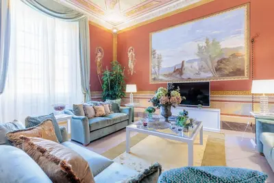 Image de Grand 3 bedrooms Apartment with elevator inside the walls of Lucca