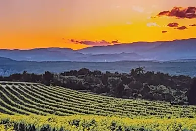 Image de Domaine bien situé au cœur d'une belle région, magnifique paysage sur la vallée