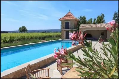 Image de Luxe en Provence sur Domaine viticole, Piscine chauffée 15x5m