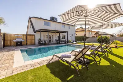Ultimate Old Town Hangout, Heated Pool & Golf