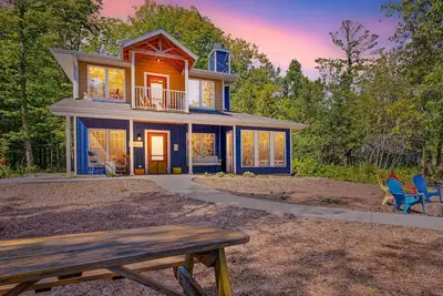 Image de Cheery accessible lakefront cottage-quiet side of Lake Michigan in Door County