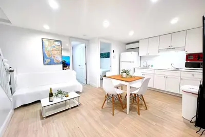 Image de New! Beautiful 3bd w/ Access to an Outdoor Patio Kitchen & Free Parking