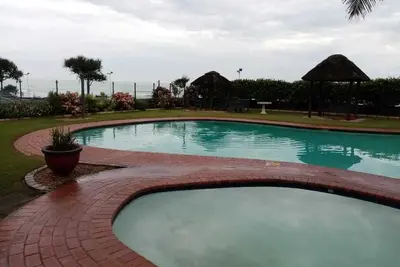 Image de Lovely Sea Facing unit, On the beach, Amanzimtoti