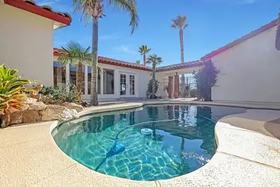 Image de 3 Bedroom 2 bath home in Wickenburg Az with horse facilities and pool.