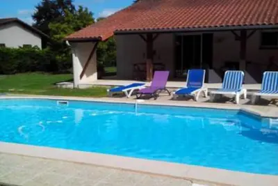 Image de Maison moderne au calme avec piscine
