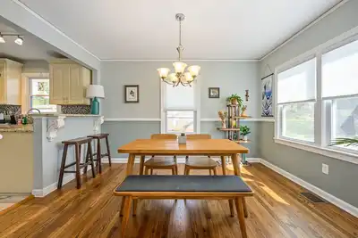 Image de Plan A Trip To Georgia Aquarium In This Comfy 3br