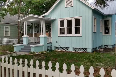 Image de Charming bungalow in Sanford's historical district