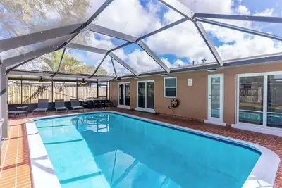 Image de Cheerful 4 Bedrooms house with Pool and Game Room