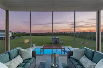 Image de Pool, private, scenic views, convenient, pets ok