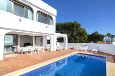 Image de Magnifique maison de vacances avec Wifi, climatisation, piscine privée, Tv, terrasse et parking