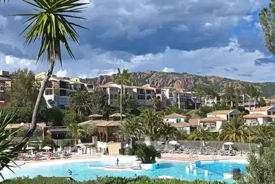 Image de Agréable appartement pour 4 personnes avec piscine, Wifi, Tv, terrasse et animaux admis