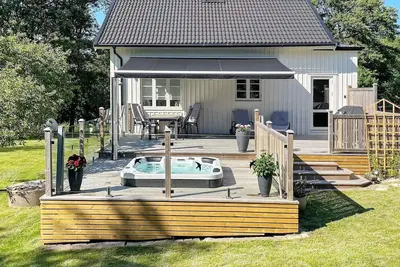 Image de Maison de vacances pour 8 a Brastad-By Traum