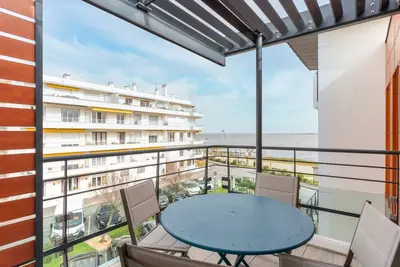 Image de Appartement climatisé avec parking et balcon à Arcachon