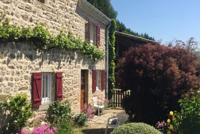 Image de Gîte de charme avec cheminée, jardin et wifi, proche rando et ski à Véranne