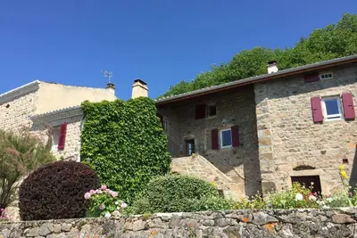 Image de Charmant gîte avec poêle à bois, terrasse et jardin, sentiers rando, 1 chambre + mezzanine