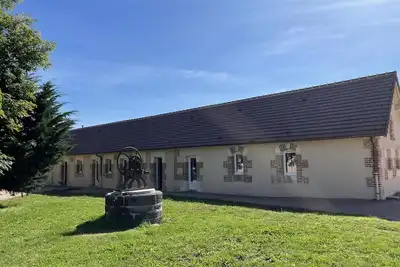 Image de Gîte de charme à Thiel-sur-Acolin : terrasse, grand terrain, barbecue et équipements modernes